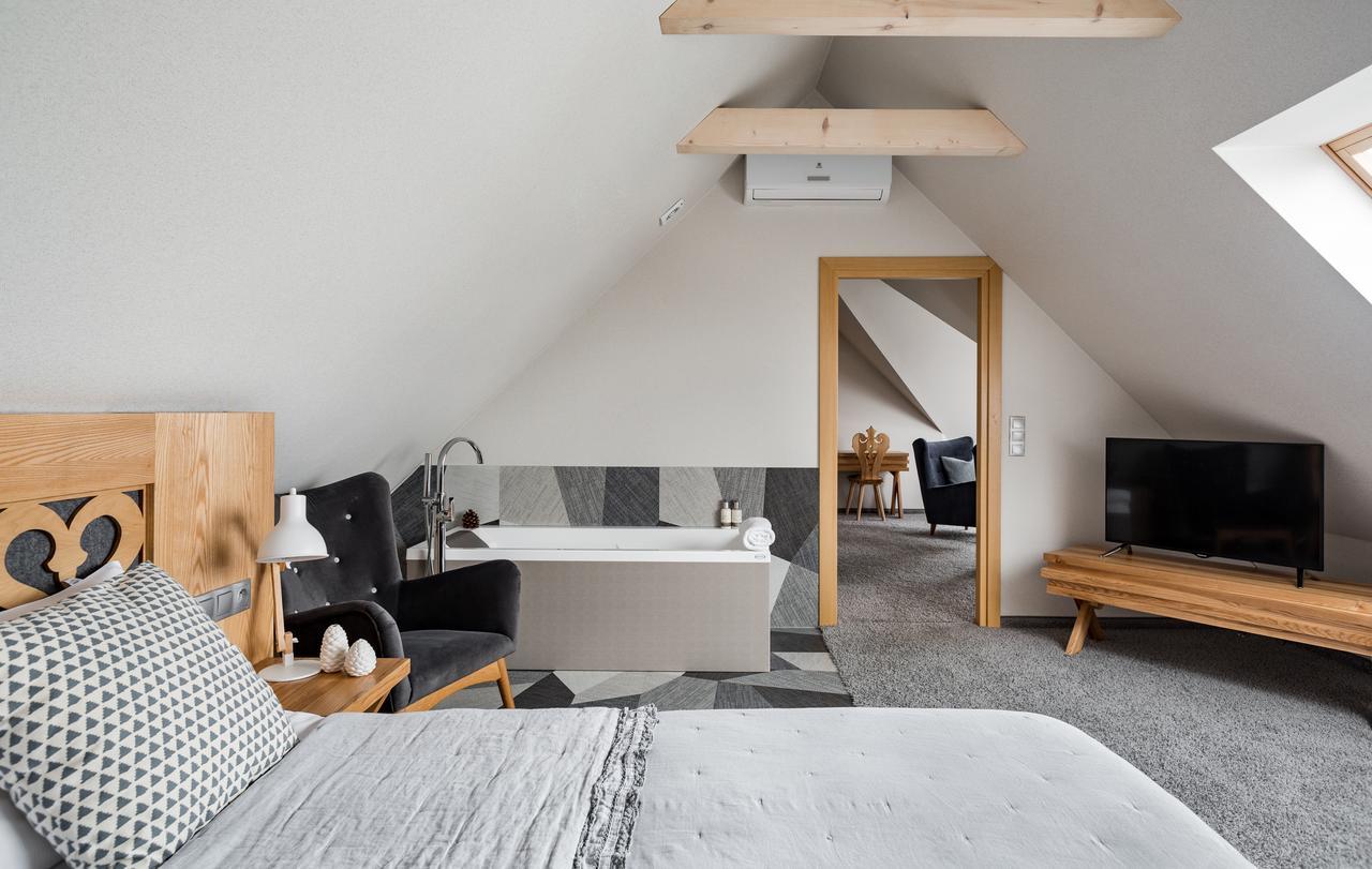 Deluxe One-Bedroom Apartment Hot Tub